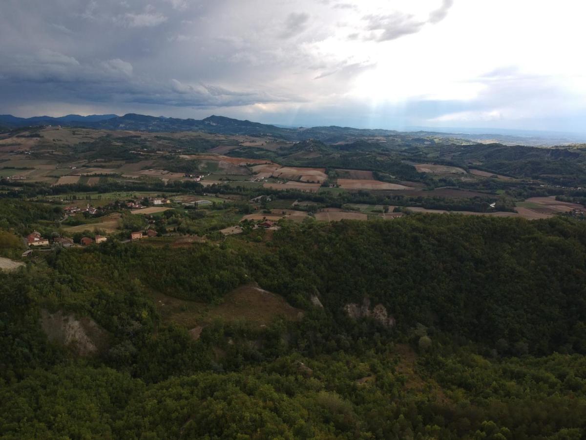 Momperone Oasi Di Mastarone - Il Vino E Le Rose 빌라 외부 사진